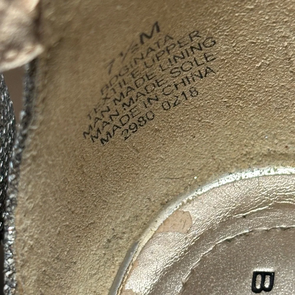 Bandolino Glittering Silver Heels - Picture 5 of 8